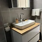 Moderne, Ruhige , Ideal Zum Abschalten Apartment