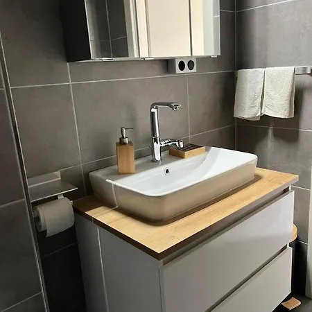 Moderne, Ruhige , Ideal Zum Abschalten Apartman